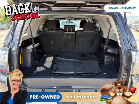 Used 2018 Toyota 4Runner SR5 AWD/4WD image 11