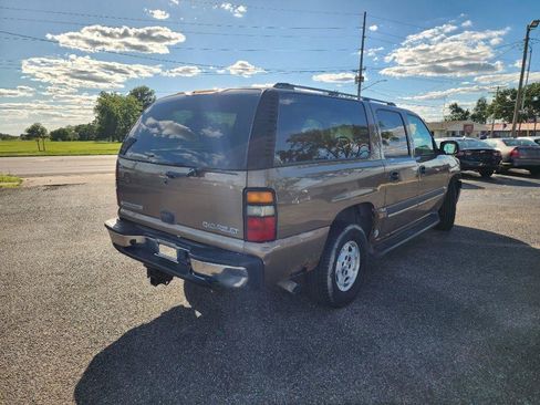 Used 2004 Chevrolet Suburban LS w/ Preferred Equipment Group RWD image 3