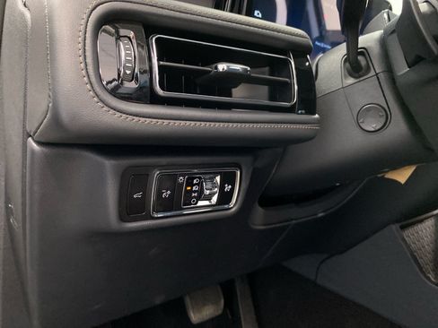 New 2026 Lincoln Aviator AWD image 17