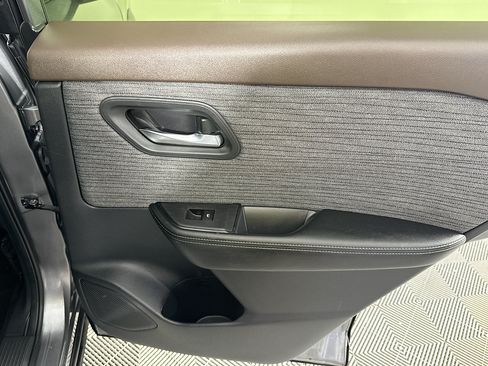 Used 2023 Nissan Rogue SV FWD image 26