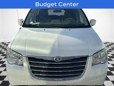 Used 2008 Chrysler Town & Country Touring FWD image 2