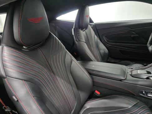Used 2021 Aston Martin DB11 Coupe image 21