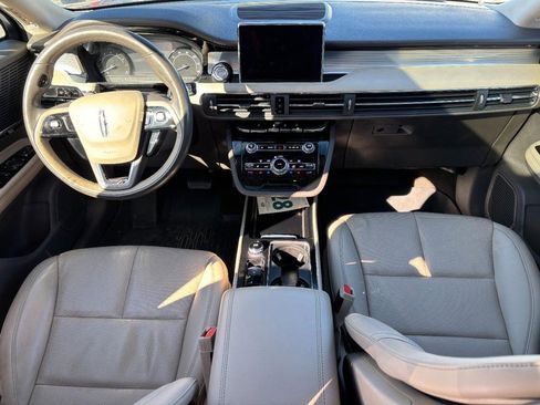 Used 2022 Lincoln Corsair AWD w/ Premium Package image 11