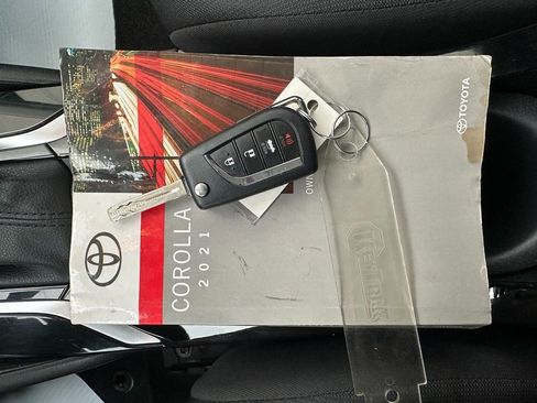 Used 2021 Toyota Corolla LE image 7