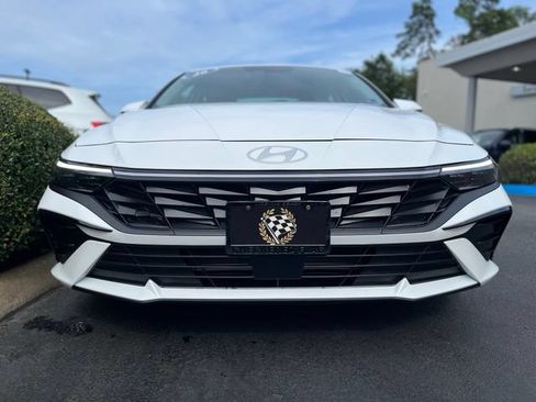 Used 2026 Hyundai Elantra Limited FWD image 12
