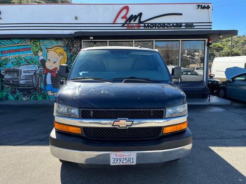 Used 2015 Chevrolet Express 2500 RWD image 2
