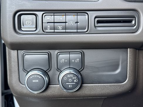 Used 2023 GMC Yukon SLT w/ SLT Premium Package RWD image 19