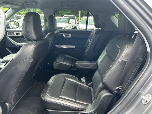 Used 2022 Ford Explorer XLT w/ Equipment Group 202A AWD/4WD image 19