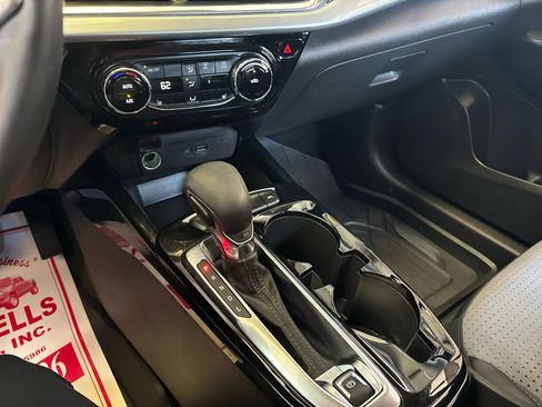 Used 2025 Chevrolet Trax LT w/ Driver Confidence Package image 36