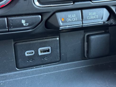 Used 2024 Chevrolet Suburban LT image 33