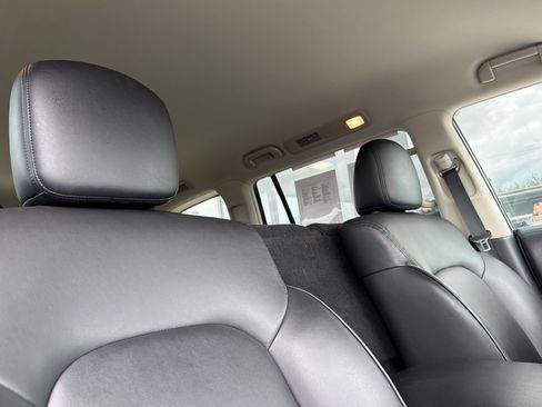 Used 2024 Nissan Armada SV AWD/4WD image 17