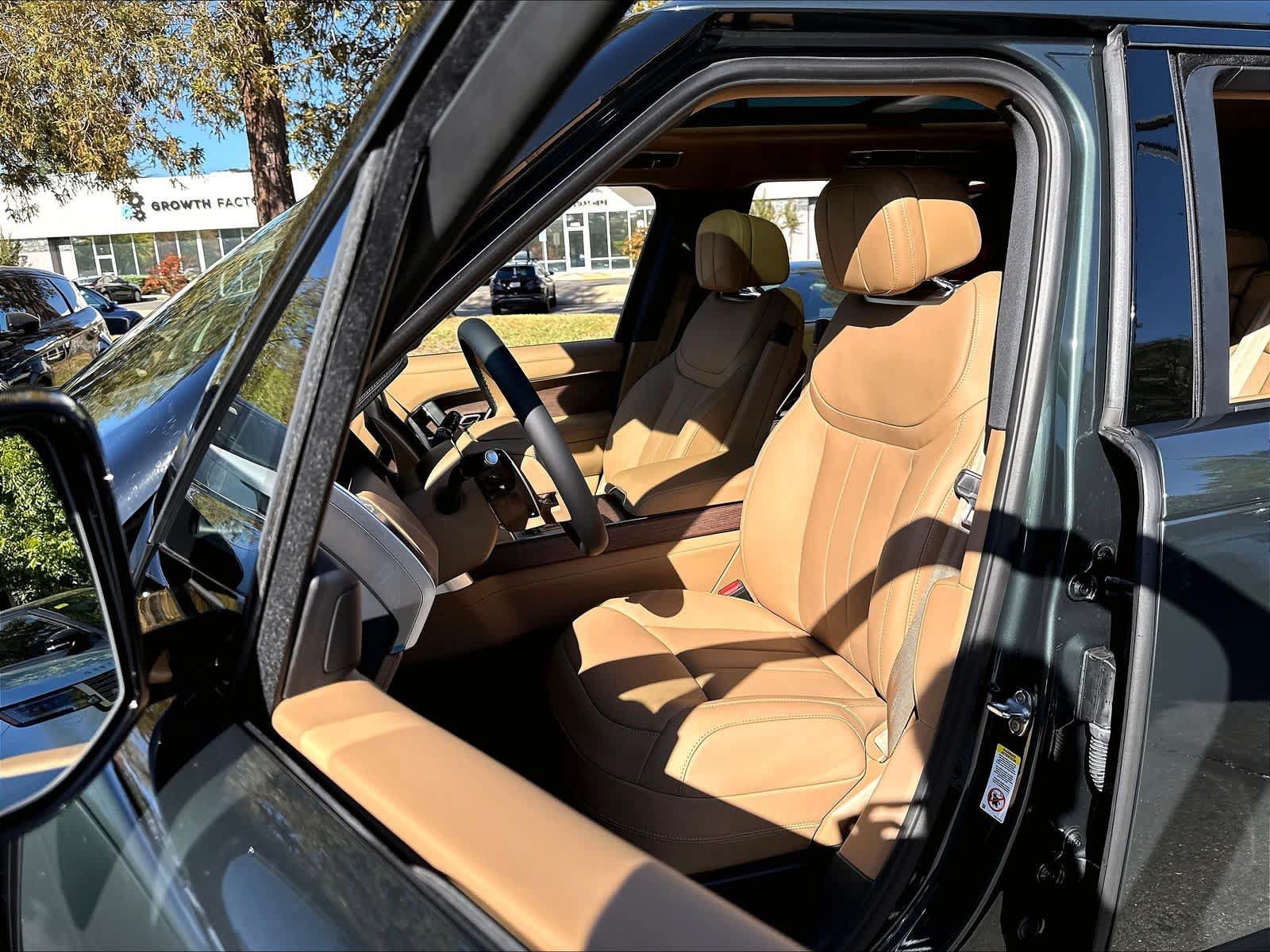 New 2026 Land Rover Range Rover Long Wheelbase SE AWD/4WD image 11