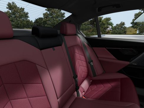 New 2027 BMW 550e xDrive 550e xDrive Sedan image 10