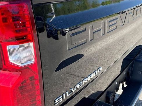 Used 2023 Chevrolet Silverado 1500 LT AWD/4WD image 22