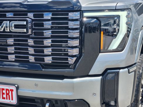 Used 2025 GMC Sierra 2500 Denali Ultimate w/ Max Trailering Package AWD/4WD image 8