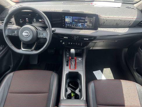 Certified 2025 Nissan Kicks SR FWD image 2