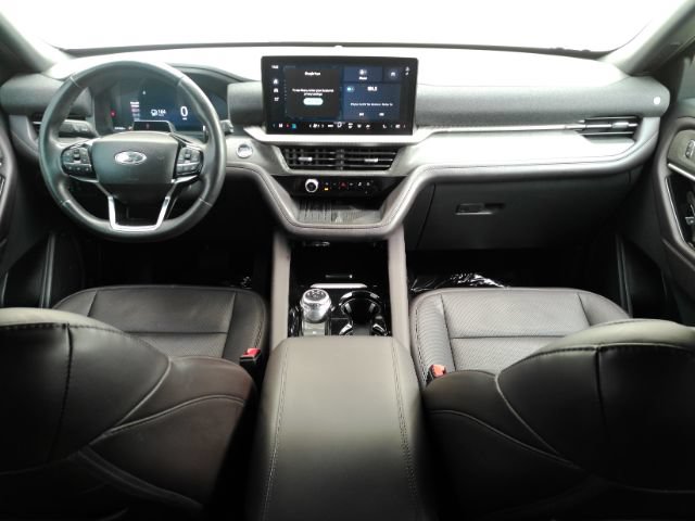 Used 2025 Ford Explorer Platinum w/ LUX Leather Package AWD/4WD image 2