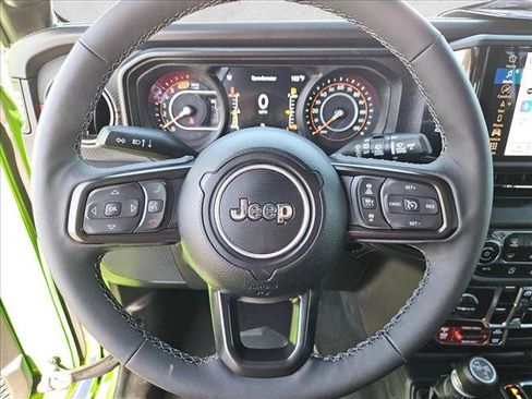 Used 2025 Jeep Wrangler Unlimited Rubicon AWD/4WD image 14