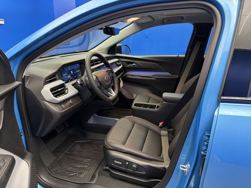 New 2027 Chevrolet Bolt RS w/ Technology Package FWD image 13