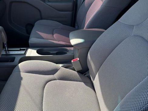 Used 2016 Nissan Frontier SV image 10