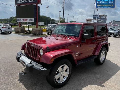 Used 2012 Jeep Wrangler Sahara w/ Connectivity Group AWD/4WD image 1