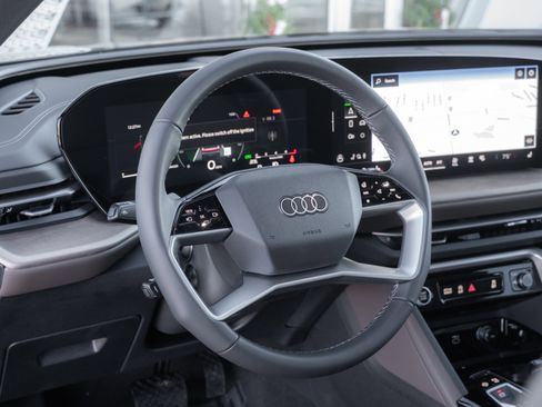 New 2025 Audi Q5 Premium image 11