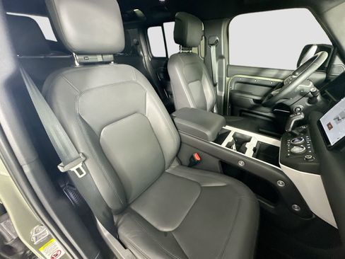 Certified 2025 Land Rover Defender 110 S image 31