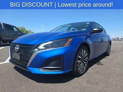 Used 2025 Nissan Altima 2.5 SV FWD image 2