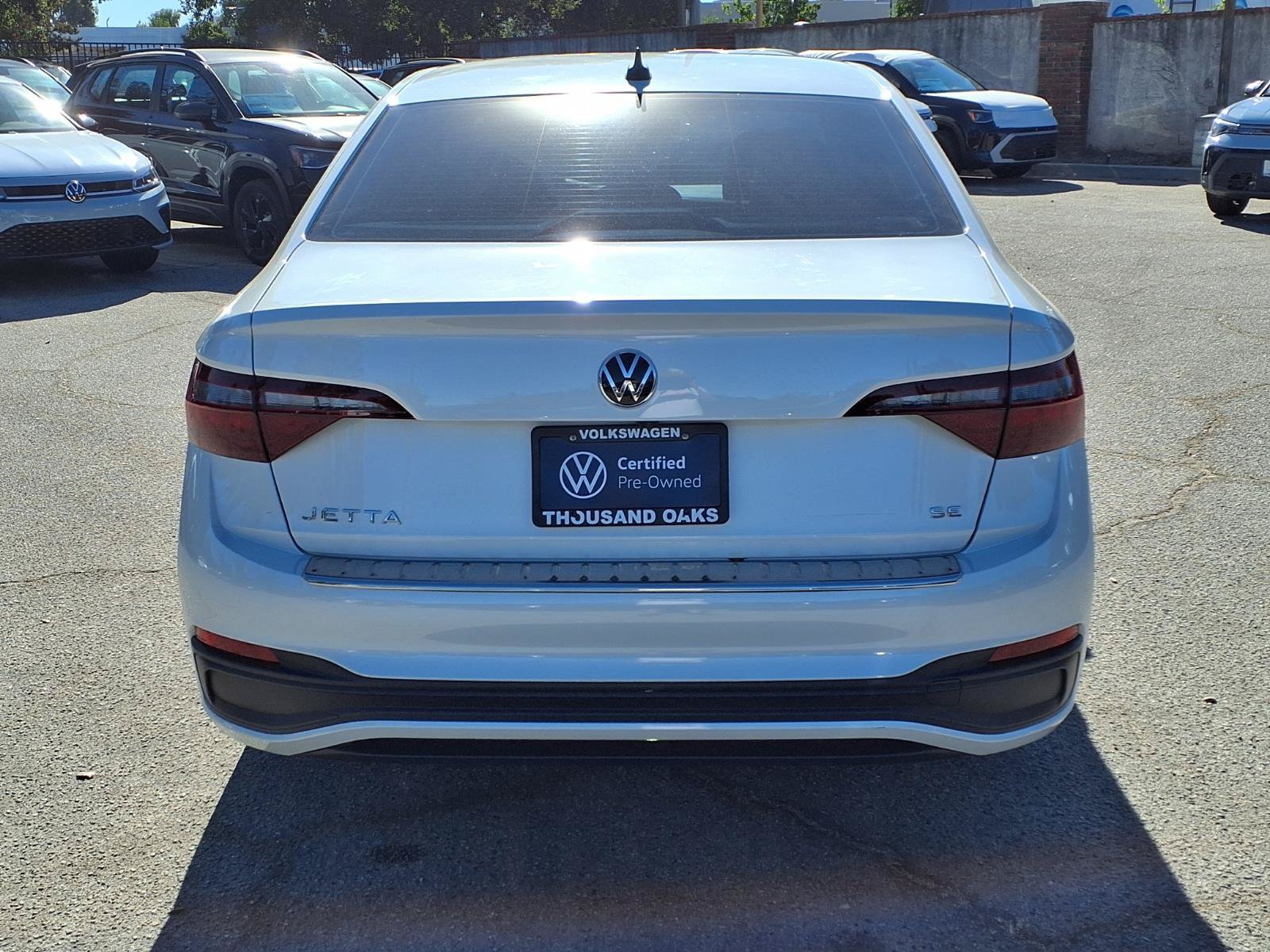 Used 2024 Volkswagen Jetta SE w/ Panoramic Sunroof Package FWD image 5