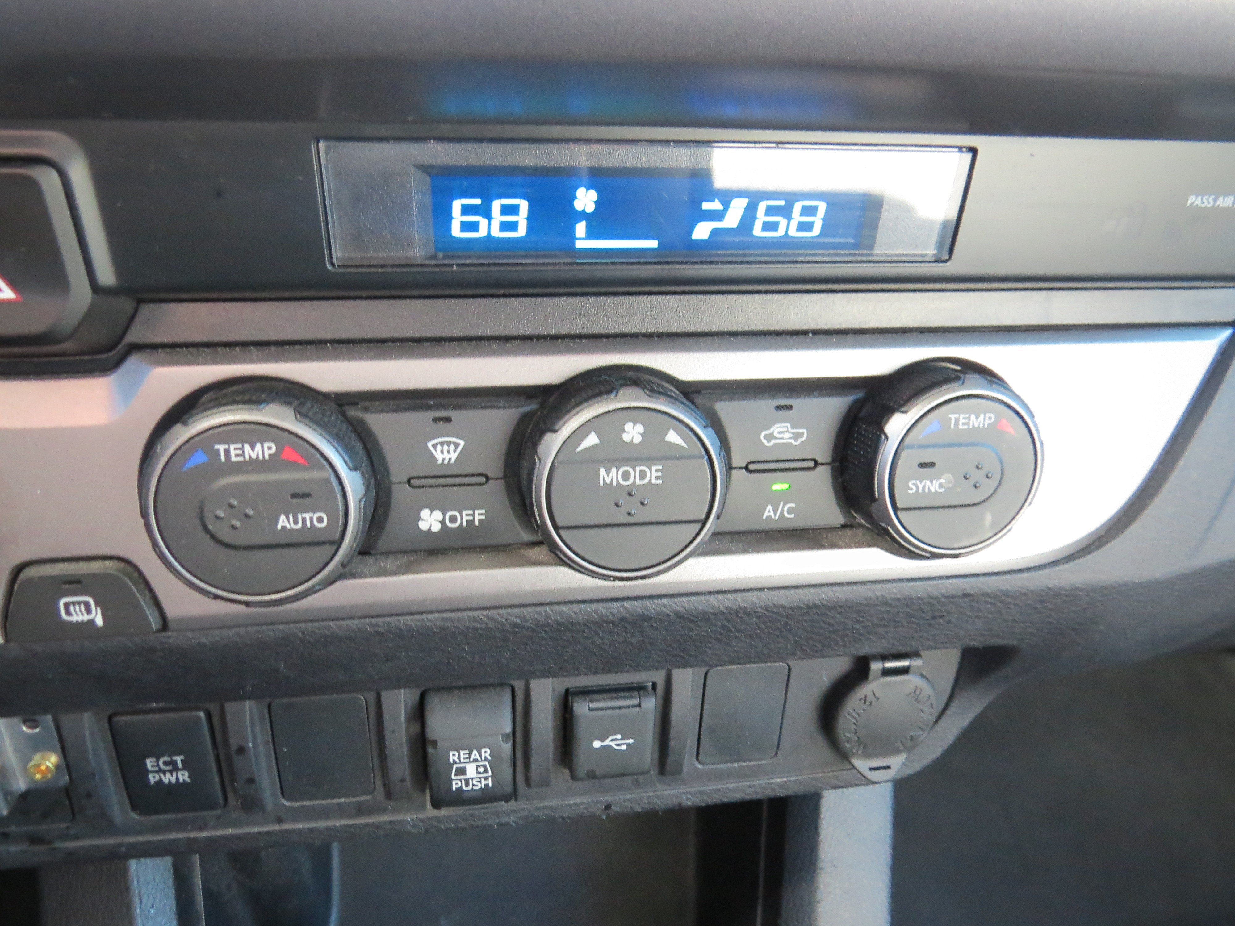 Used 2021 Toyota Tacoma SR5 AWD/4WD image 25