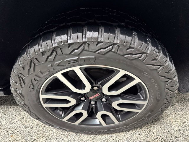 Used 2021 GMC Yukon AT4 w/ Technology Package AWD/4WD image 20