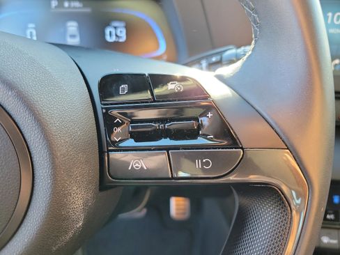 Certified 2025 Hyundai Elantra Sport image 19