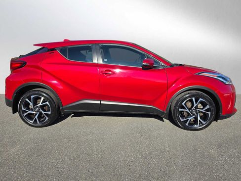 Used 2021 Toyota C-HR XLE image 2