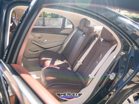 Used 2018 Mercedes-Benz S 560 4MATIC Sedan w/ Premium Package image 20