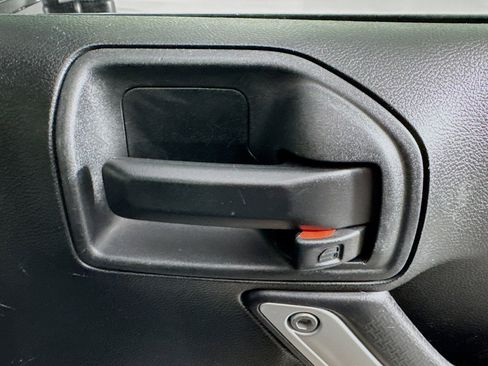 Used 2017 Jeep Wrangler Unlimited Sahara w/ Connectivity Group image 29