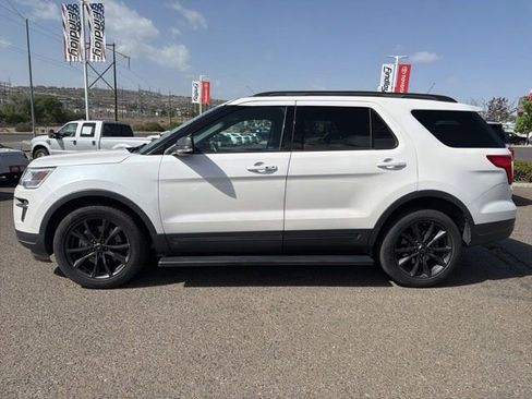 Used 2018 Ford Explorer XLT w/ Equipment Group 202A AWD/4WD image 4