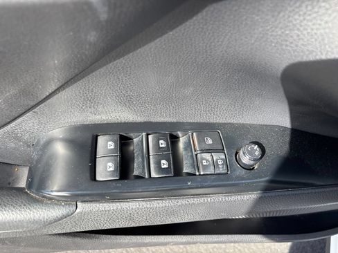 Used 2019 Toyota Camry SE FWD image 16