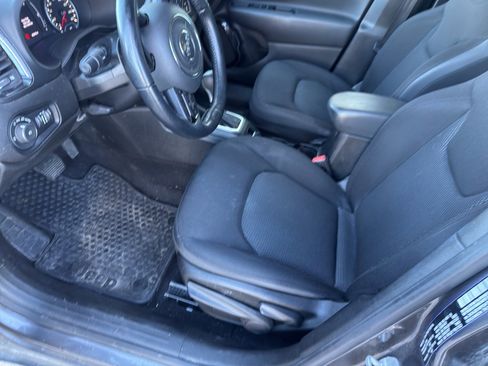 Used 2019 Jeep Renegade Altitude w/ Quick Order Package 22M image 13