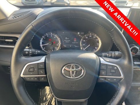 Used 2023 Toyota Highlander LE image 10
