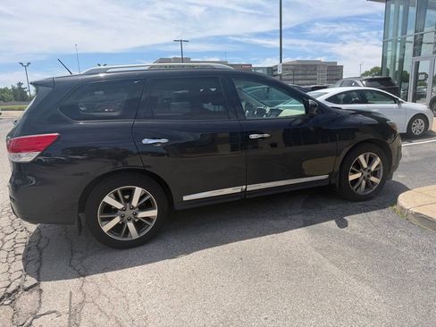 Used 2016 Nissan Pathfinder Platinum AWD/4WD image 2