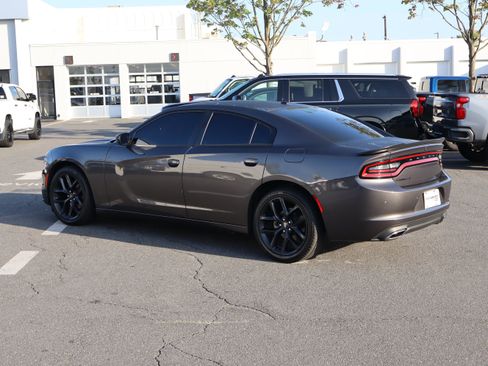 Used 2022 Dodge Charger SXT w/ Blacktop Package RWD image 8