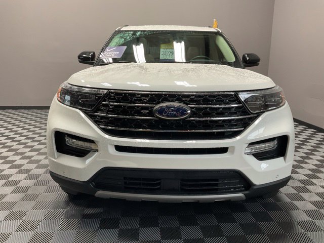 Used 2024 Ford Explorer XLT w/ Equipment Group 202A AWD/4WD image 4