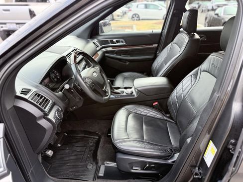 Used 2018 Ford Explorer Platinum image 22