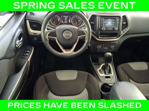 Used 2018 Jeep Cherokee Latitude w/ Altitude Package image 12