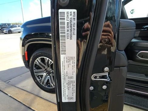 Used 2024 Jeep Wagoneer L Series II w/ Flexible Seating Group image 32