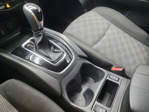 Used 2017 Nissan Rogue Sport SV w/ SV Premium Package image 26