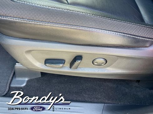 Used 2024 Nissan Pathfinder SL w/ SL Premium Package image 12