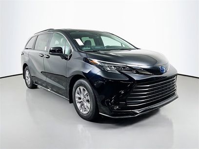 New 2025 Toyota Sienna XLE