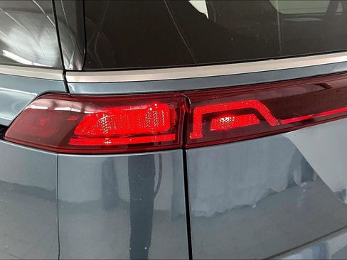 Used 2024 Kia Carnival SX image 23