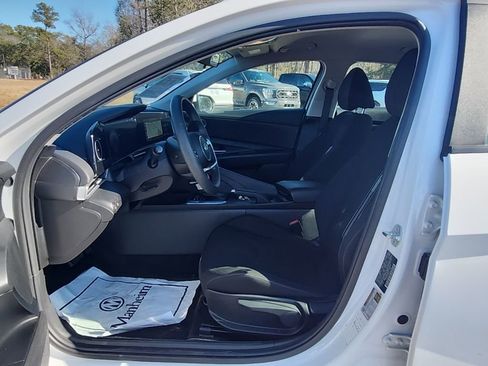 Used 2024 Hyundai Elantra SEL image 28